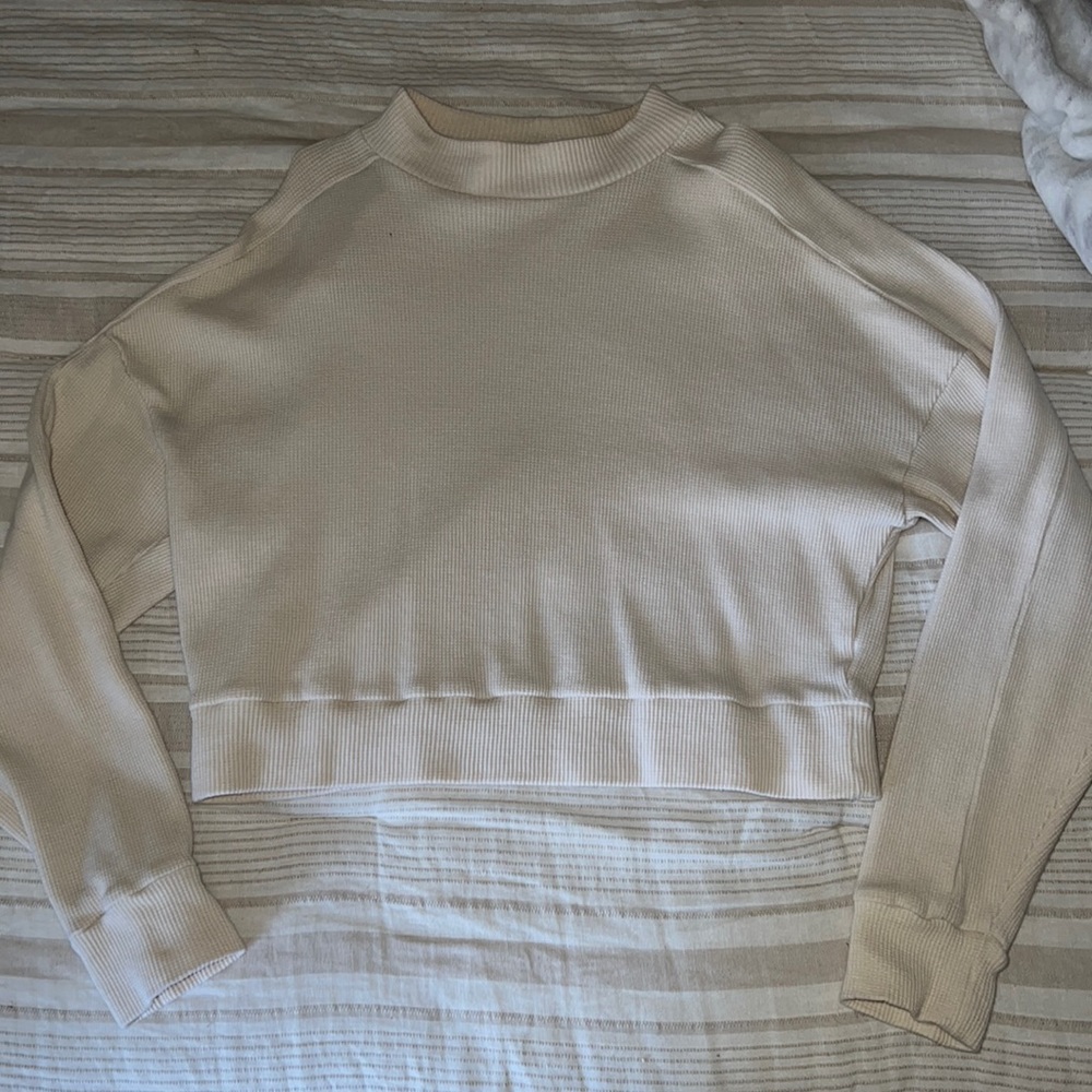 Cropped long sleeve shirt